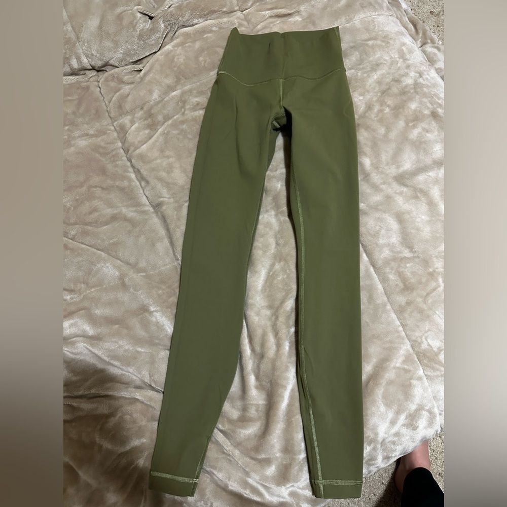 Lululemon 28 inch Wunder Under Leggings